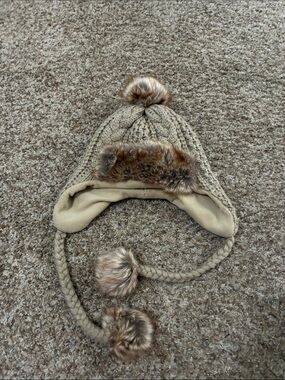 GAP Taupe Cable Knit Faux Fur Pom Pom Trap Hat
